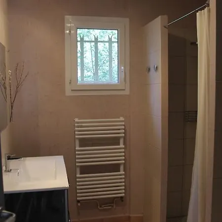 A L'est D'uzes Semesterbostad